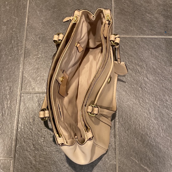 coach leather purse with multiple compartments, three zipper pouches - Picture 4 of 5